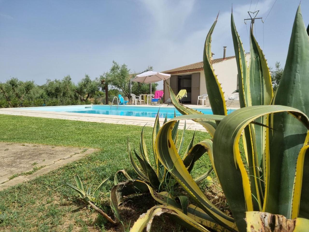Accogliente Villa Con Piscina Caltagirone Luaran gambar